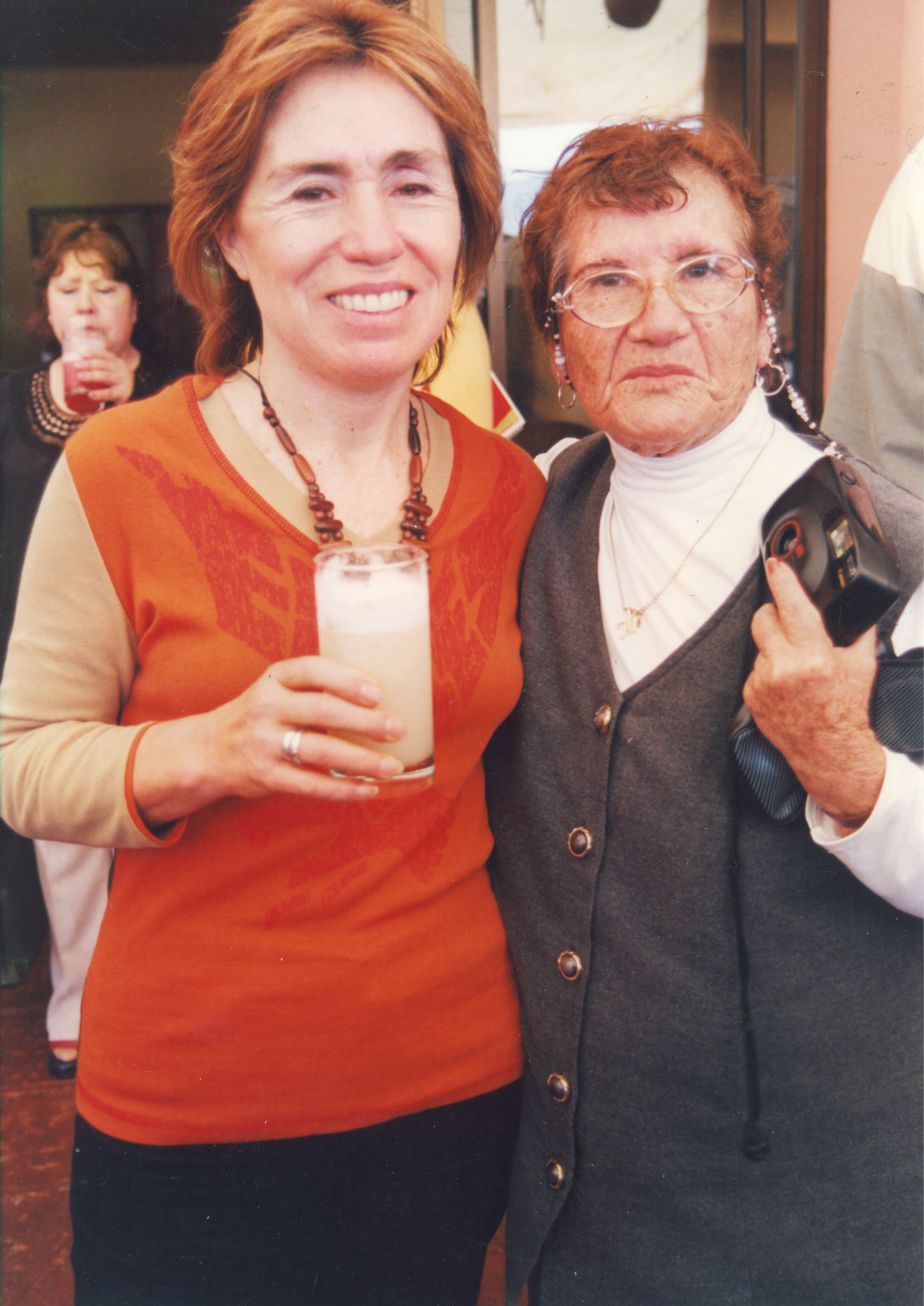 Gladys Marín y Rosa Olivares Gladys Marín y Rosa Olivares