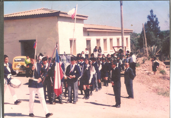 Desfile de estudiantes de Altovalsol Desfile de estudiantes de Altovalsol