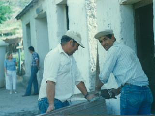 Maestros albañiles y carpinteros