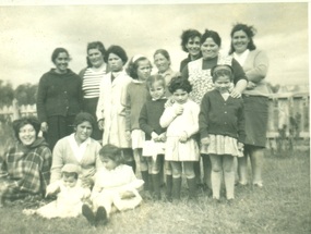 Apoderadas y alumnas de la Escuela de Choroihue