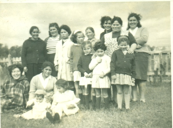 Apoderadas y alumnas de la Escuela de Choroihue