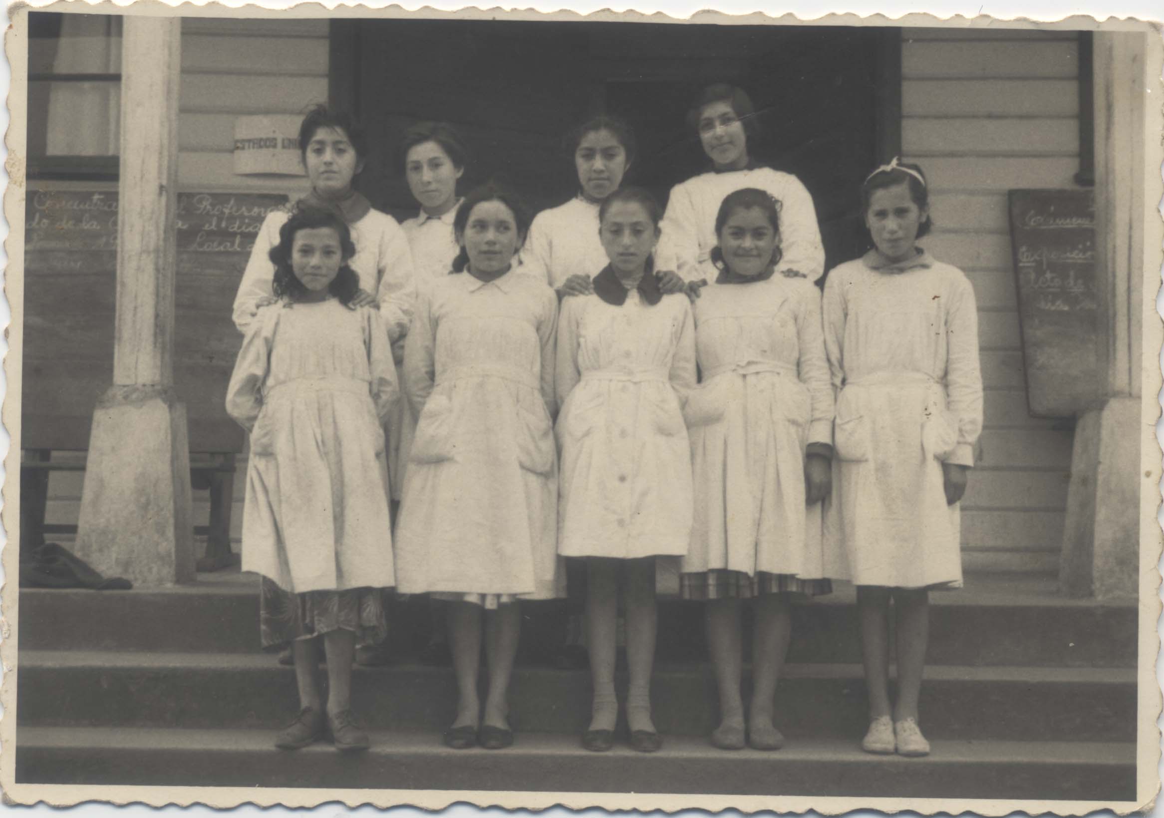 Alumnas de la Escuela N° 18 de Quemchi