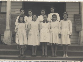 Alumnas de la Escuela N° 18 de Quemchi