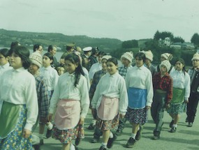 Desfile de estudiantes de la Escuela Montemar
