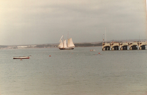 Velero en la bahía de Quintero