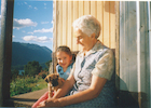 Abuela y nieta en El Bosque de Cochamó