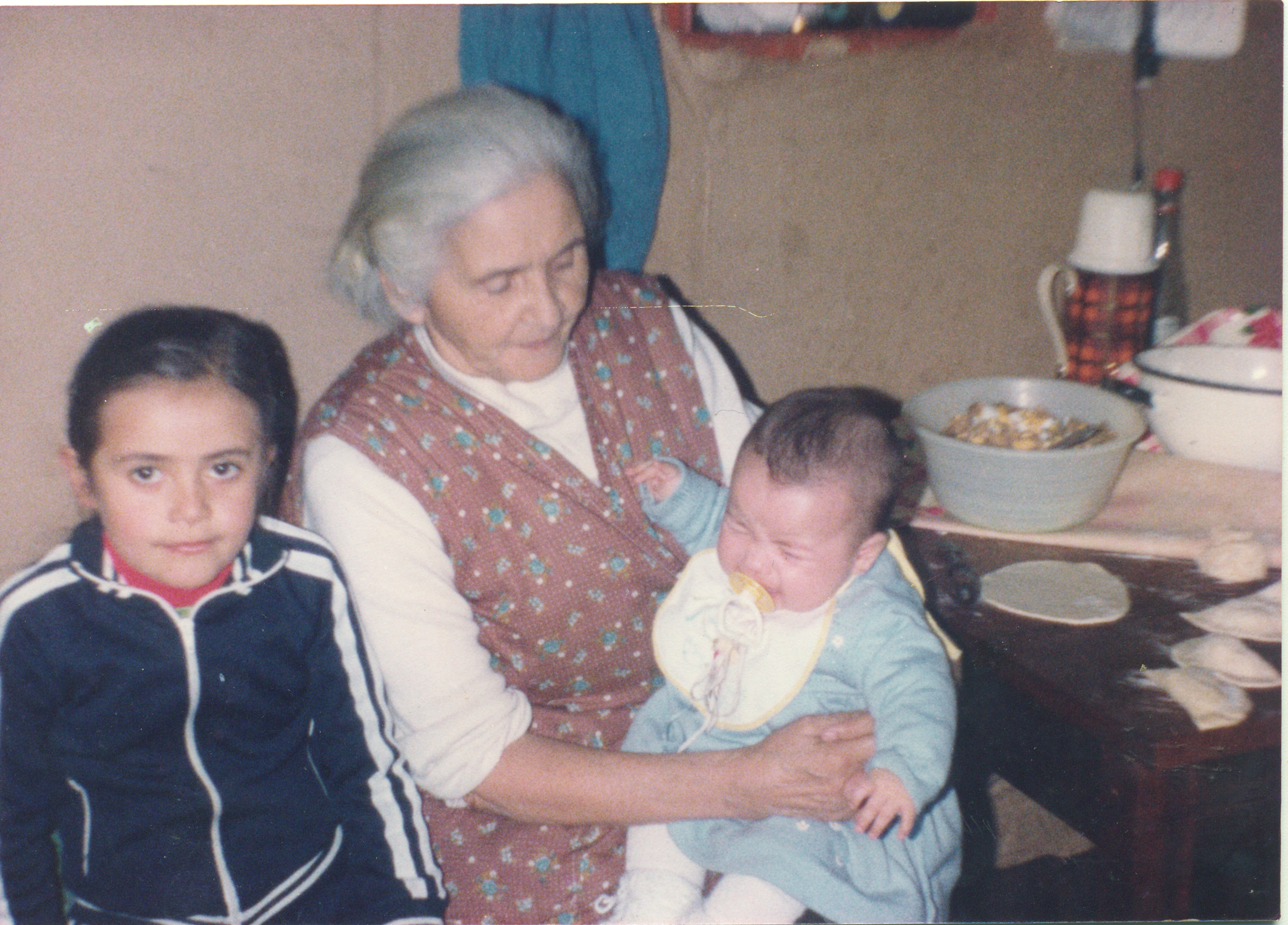 Abuela y nietas en Cochamó Abuela y nietas en Cochamó
