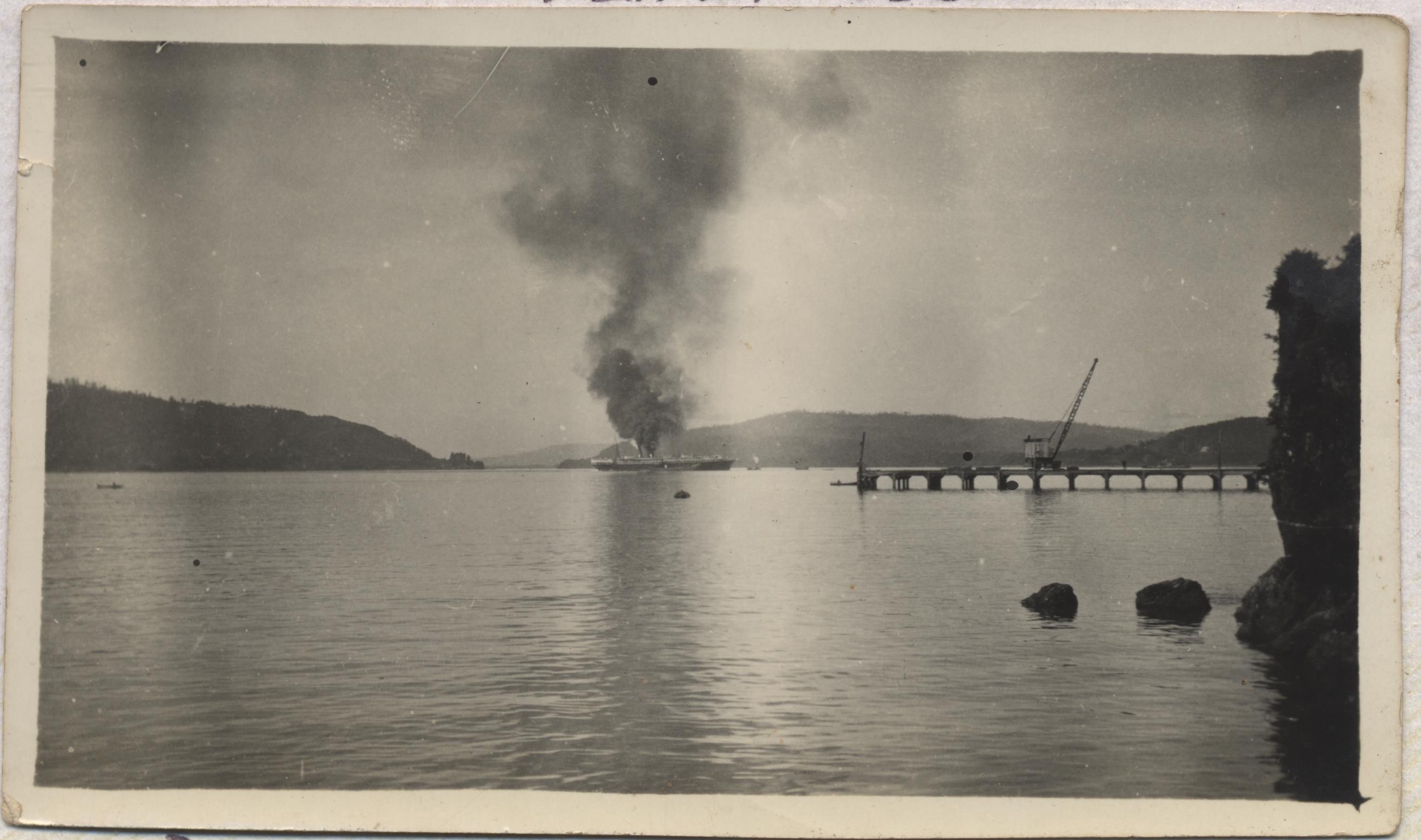 Maniobra de buque en la bahía de Corral