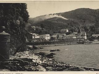 Muelle y plaza de Corral