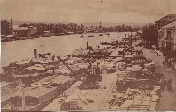 Tráfico fluvial entre Valdivia y Corral