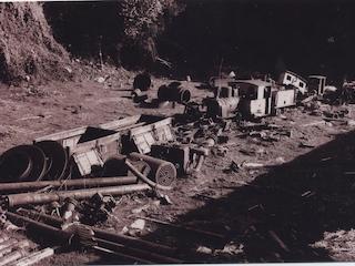 Ferrocarril destruido por el terremoto