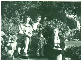 Carlota Trautmann con sus amigas Carlota Trautmann con sus amigas