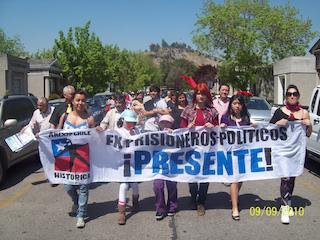Romería a la tumba de Héctor Cuevas Romería a la tumba de Héctor Cuevas
