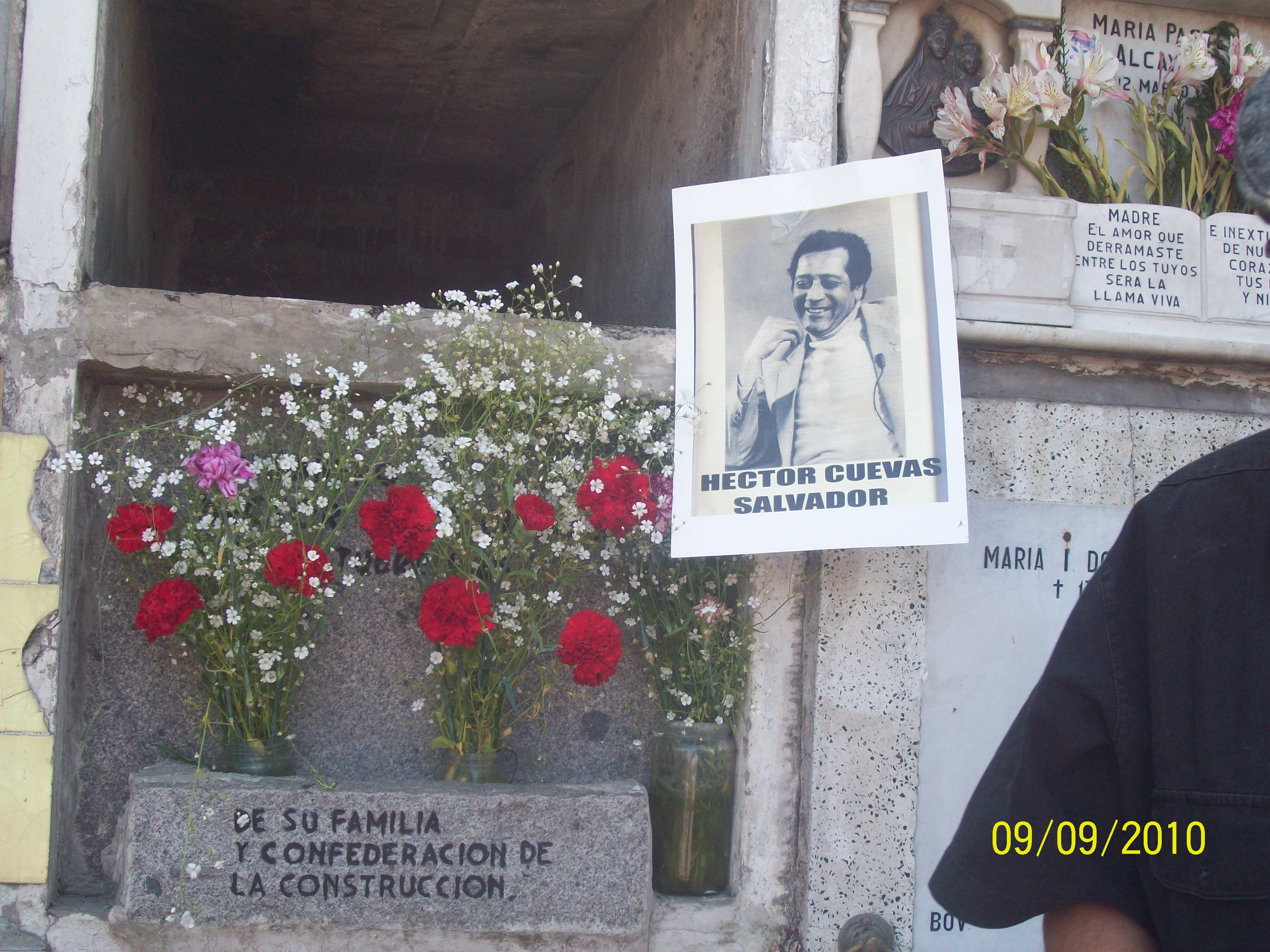 Tumba de Héctor Cuevas Tumba de Héctor Cuevas