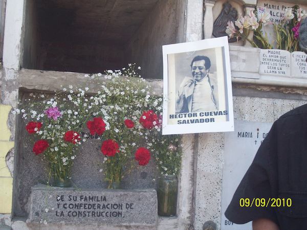 Tumba de Héctor Cuevas Tumba de Héctor Cuevas