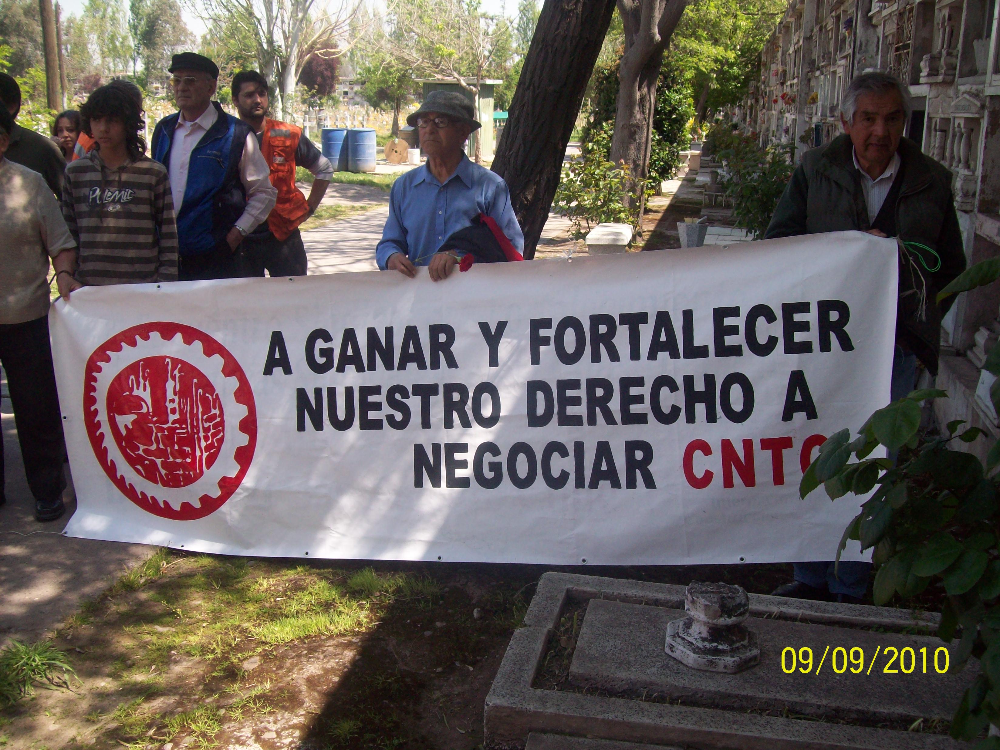 Romería a la tumba de Héctor Cuevas Romería a la tumba de Héctor Cuevas