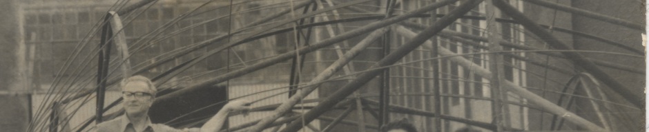 Construcción de escultura de balón de fútbol Construcción de escultura de balón de fútbol