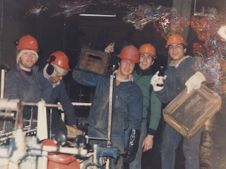 Trabajadores de la sección embotellación de la CCU Trabajadores de la sección embotellación de la CCU