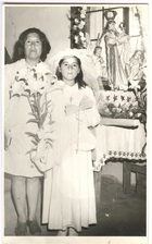 Catequista junto a su alumna Catequista junto a su alumna