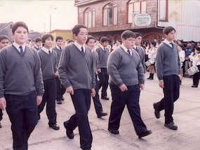 Desfile de alumnos del Colegio San Agustín