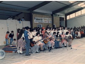 Presentación de grupo folklórica en Quellón
