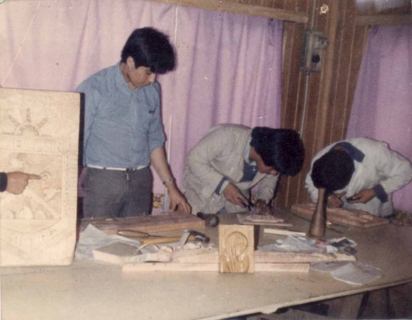 Estudiantes de artesanía de Quellón