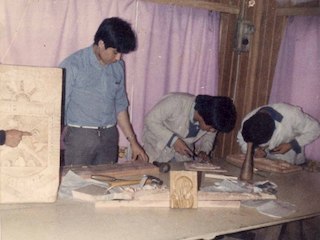 Estudiantes de artesanía de Quellón