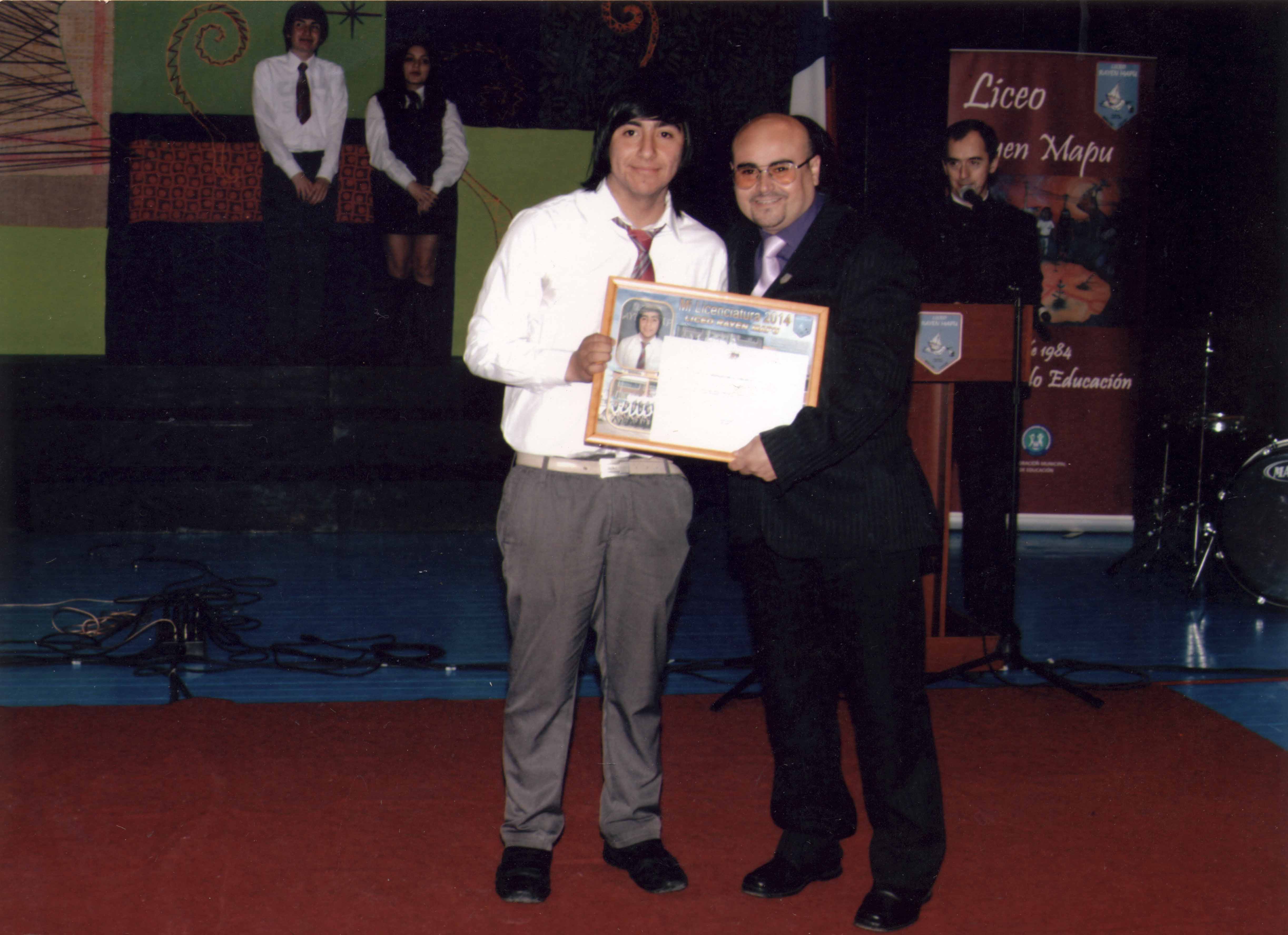 Licenciatura en el Liceo Rayen Mapu de Quellón Licenciatura en el Liceo Rayen Mapu de Quellón