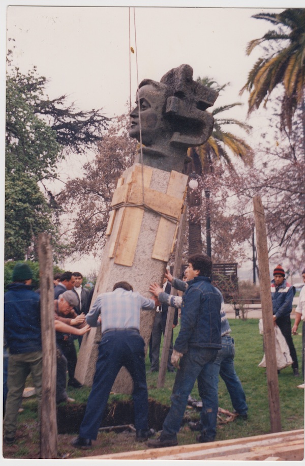 Instalación del monumento de Luis Emilio Recabarren