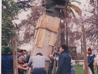 Instalación del monumento de Luis Emilio Recabarren