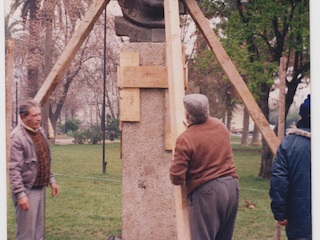 Instalación del monumento de Luis Emilio Recabarren