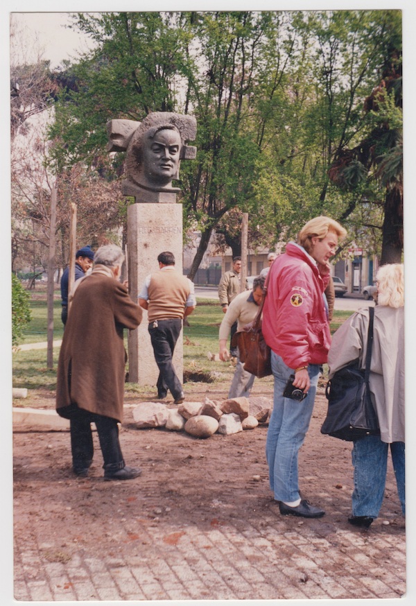 Instalación del monumento de Luis Emilio Recabarren