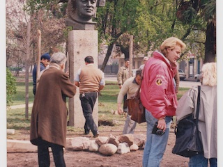 Instalación del monumento de Luis Emilio Recabarren