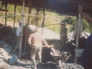 Trabajadores en una obra en construcción Trabajadores en una obra en construcción