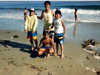 Amigos en la playa de Peñuelas