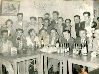 Reunión de amigos en un bar de Coquimbo