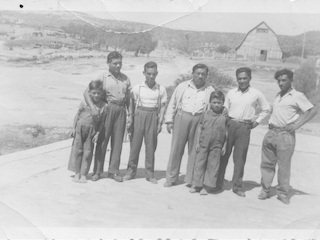 Jorge Vega junto a sus hijos