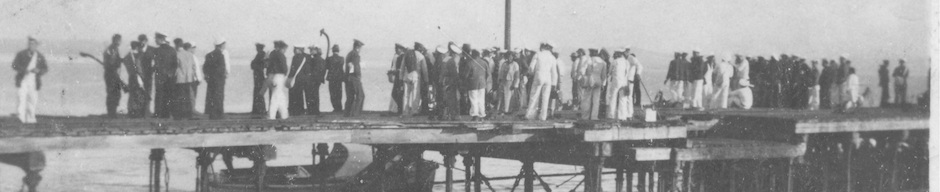 Marinos en el muelle de Tongoy Marinos en el muelle de Tongoy