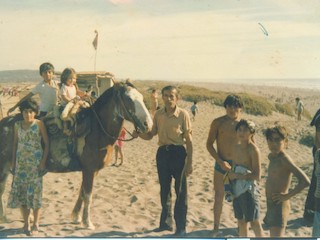Paseo a caballo por la playa Juan Aspeé Paseo a caballo por la playa Juan Aspeé