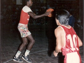 Precalentamiento antes del partido de basquetbol