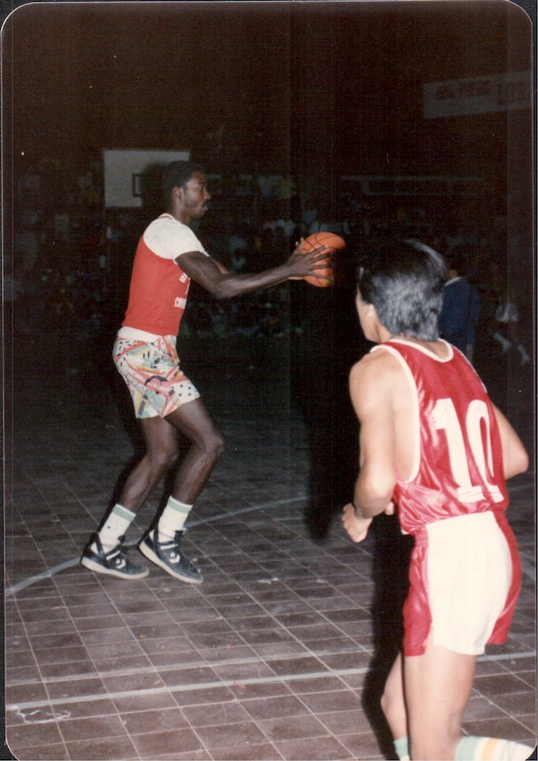 Precalentamiento antes del partido de basquetbol