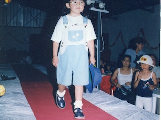 Desfile en el colegio Los Carreras Desfile en el colegio Los Carreras