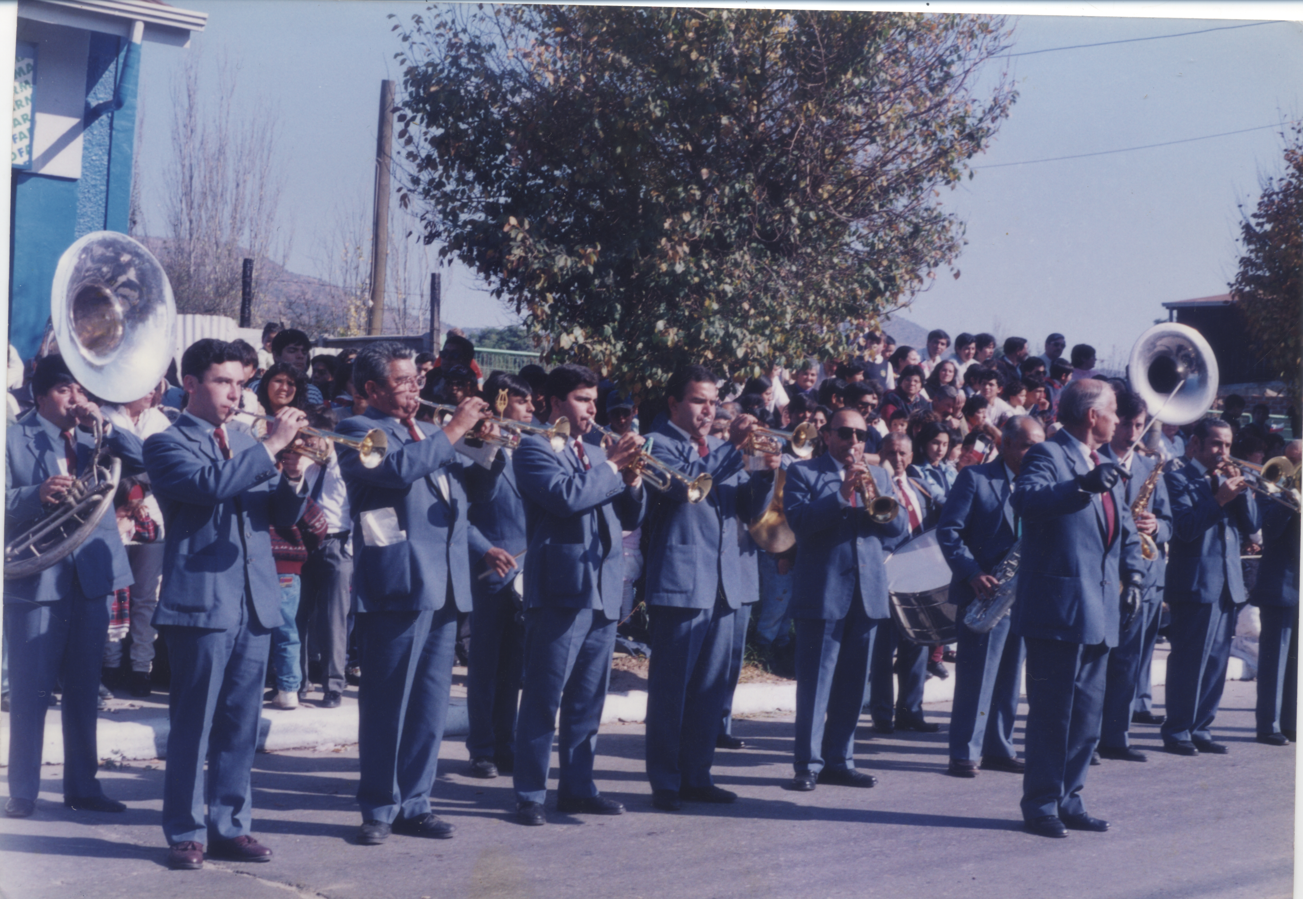 Desfile del orfeón de la Compañía Cervecería Unidas