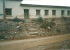 Fachada de colegio antiguo en Altovalsol