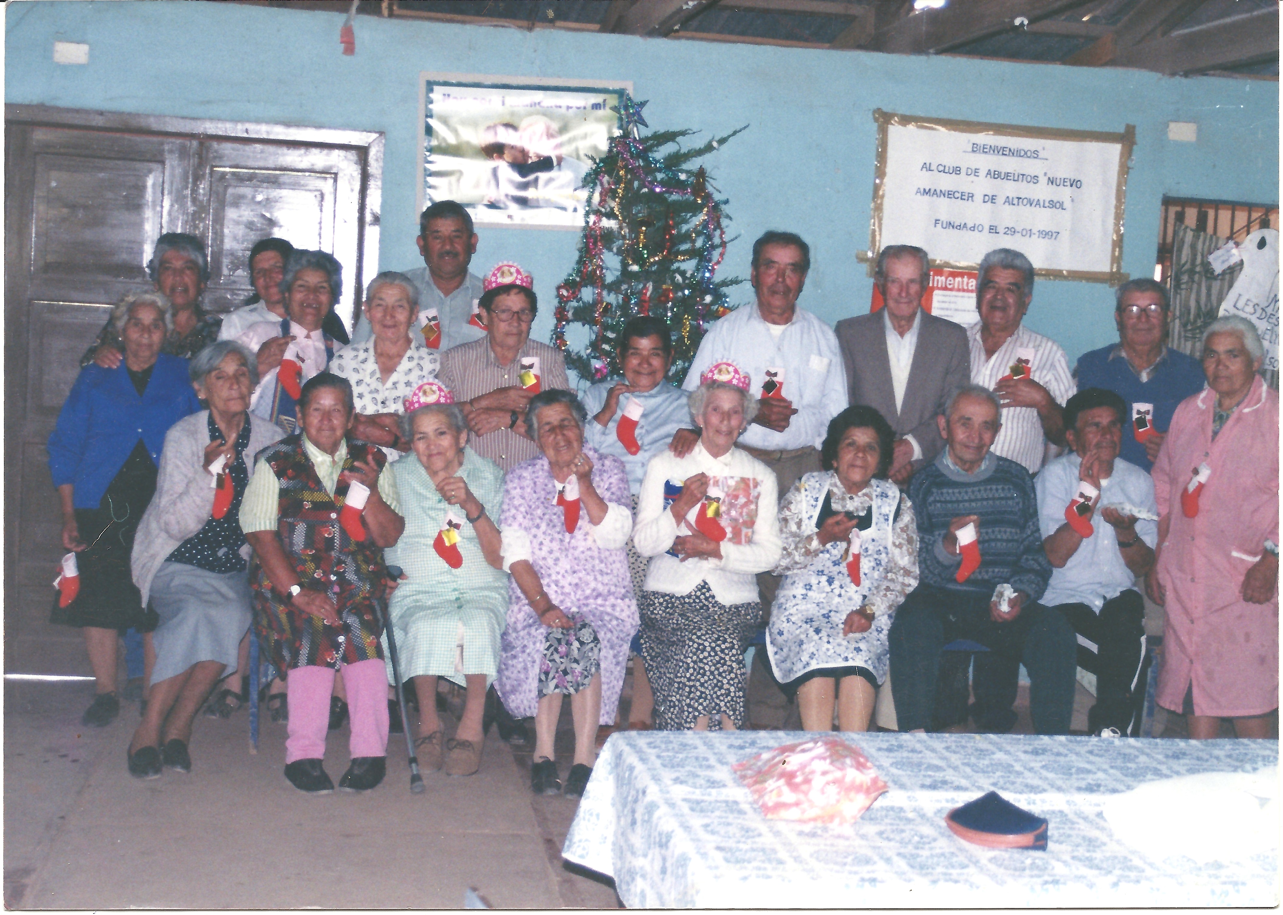 Celebración de Navidad en club de adulto mayor Celebración de Navidad en club de adulto mayor
