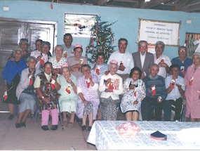 Celebración de Navidad en club de adulto mayor