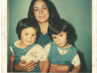 Nury Ramírez y sus hijas Nury Ramírez y sus hijas