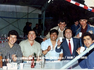 Amigos celebran fiestas patrias Amigos celebran fiestas patrias