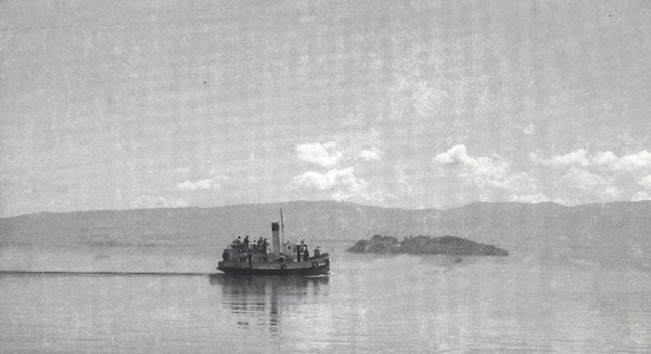 Embarcación en el lago Ranco