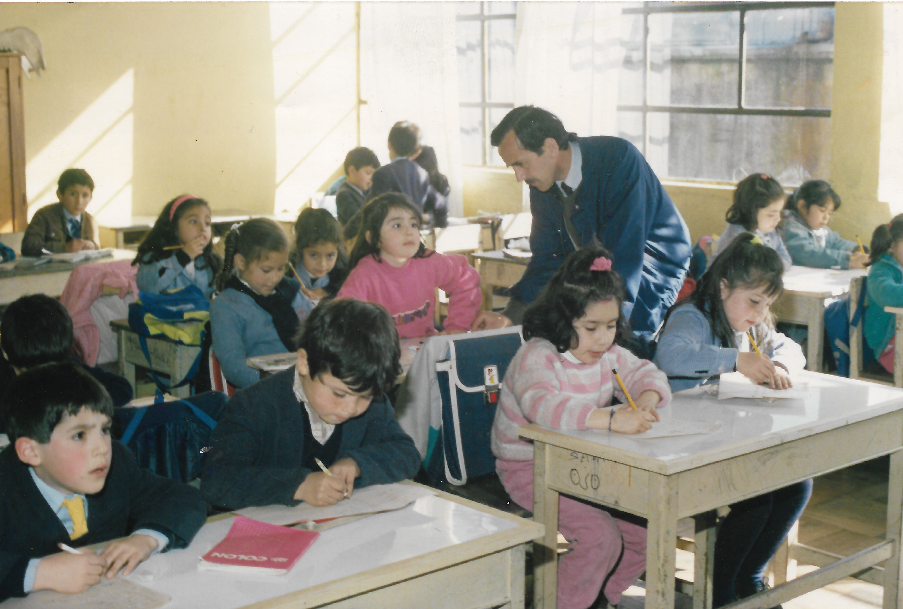 Profesor y sus estudiantes Profesor y sus estudiantes